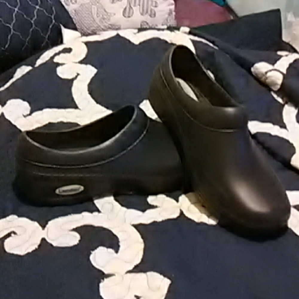 Landau Navy Blue Clogs